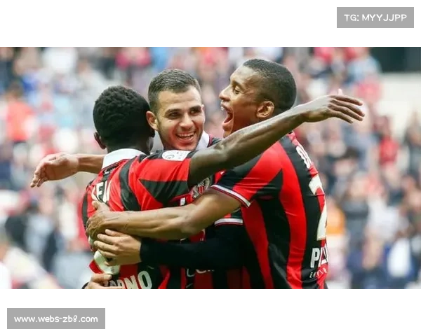 尼斯球迷与球员训练场冲突，总监莫里斯劝架遭误伤